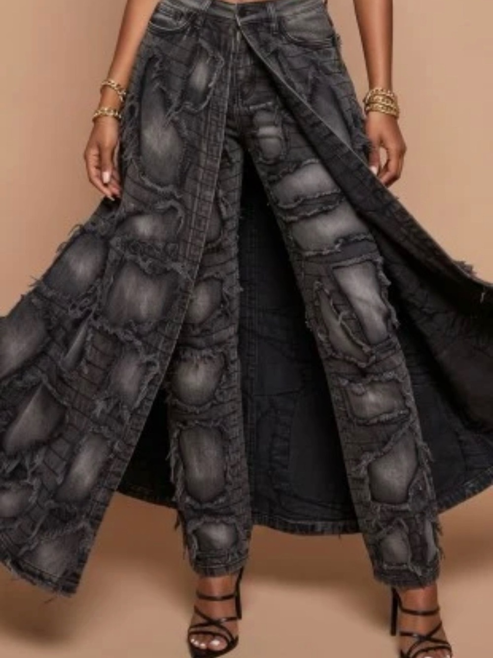Womenโs Distressed Wide-Leg Grey Jeans
